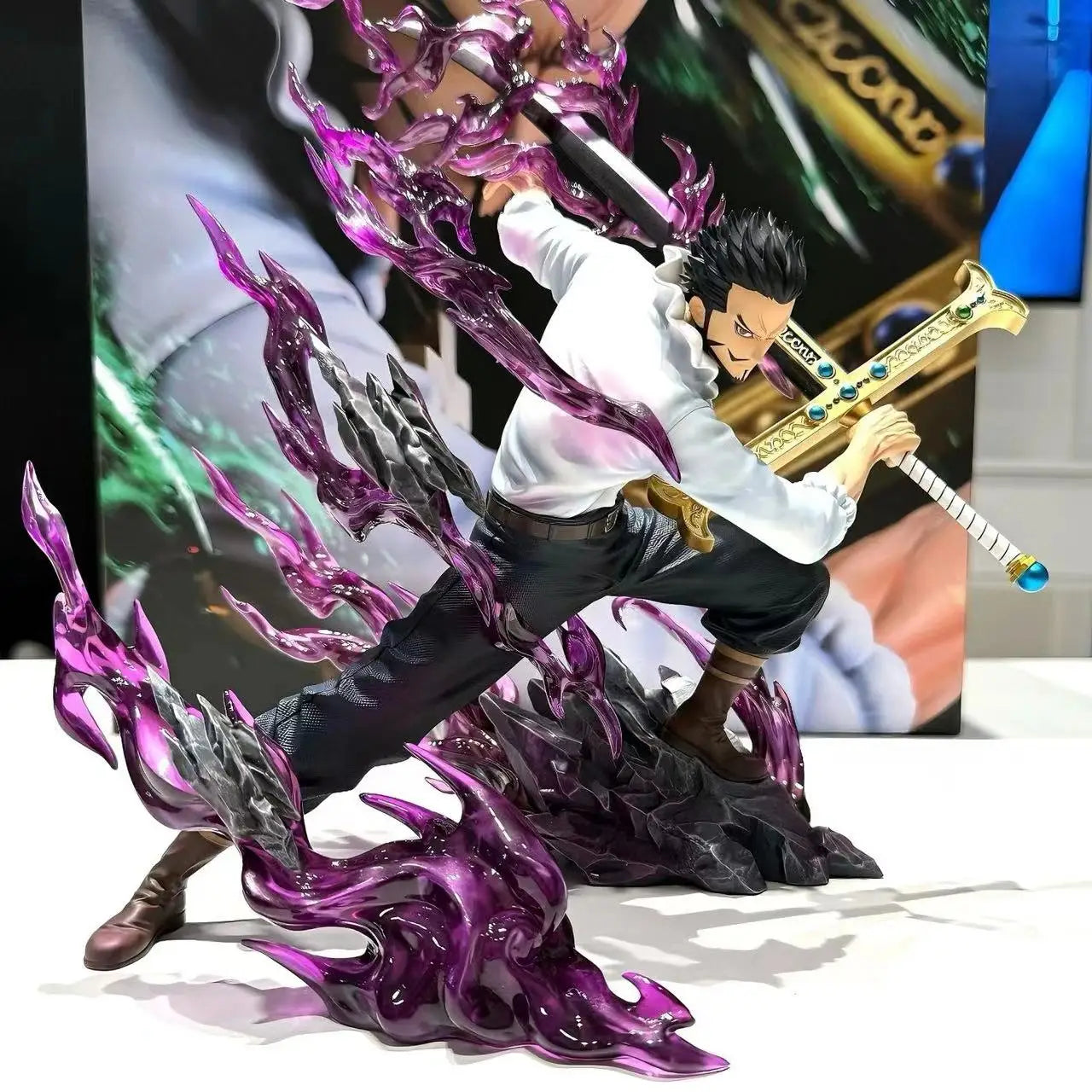 30cm One Piece Dracule Mihawk Figure - Image 7